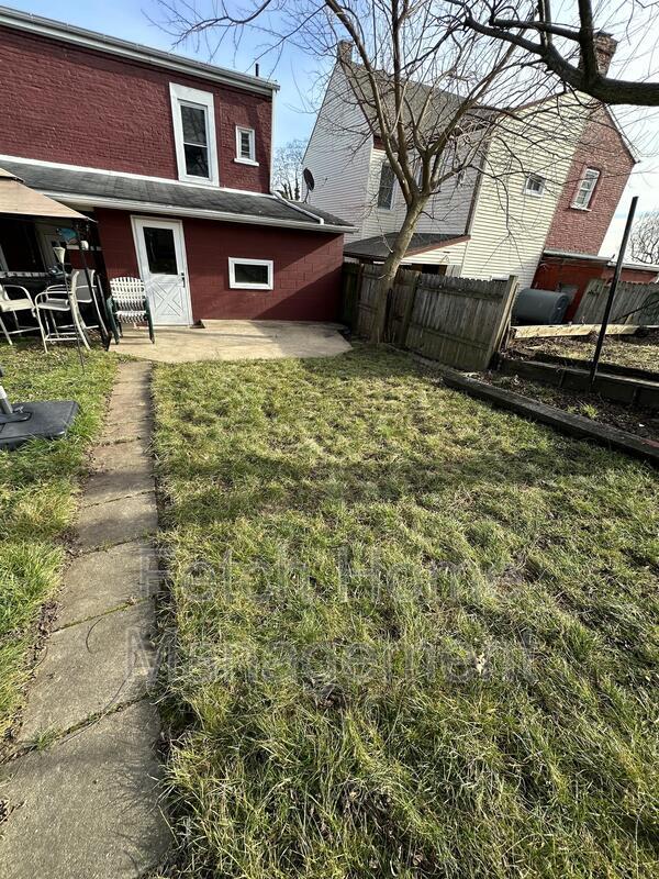 Building Photo - 422 Hillside Ave