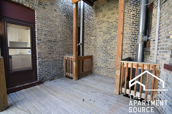 Building Photo - 3804 N Pine Grove Ave