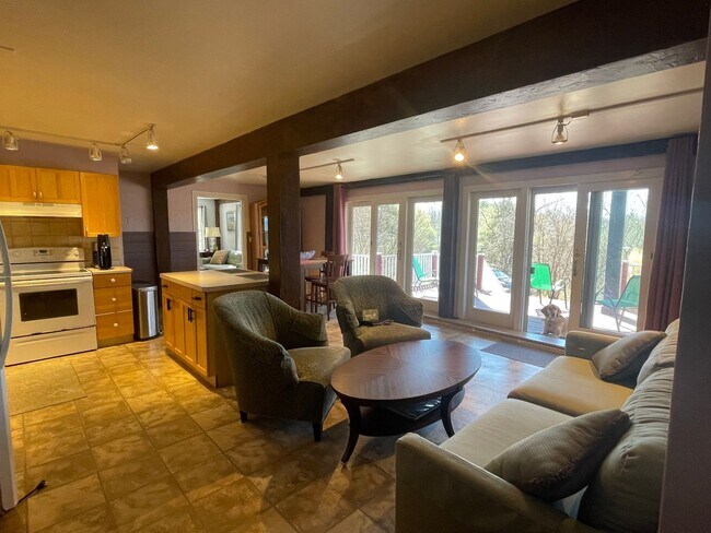 Building Photo - 182 Division St