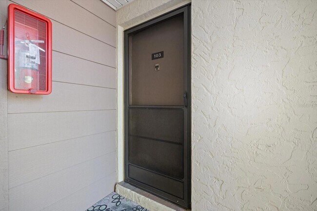 Building Photo - 634 Bird Bay Dr E
