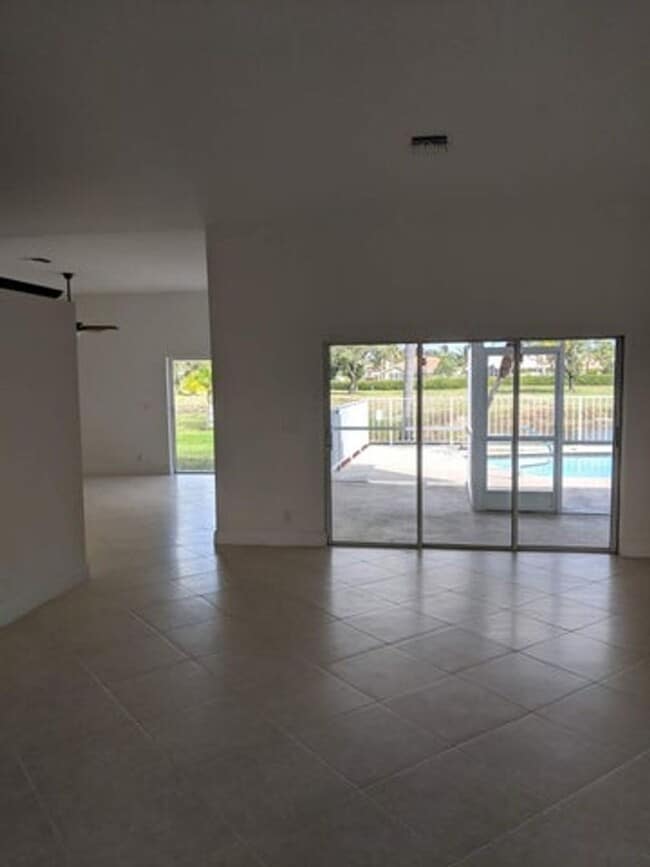 Building Photo - 4593 Bucida Rd