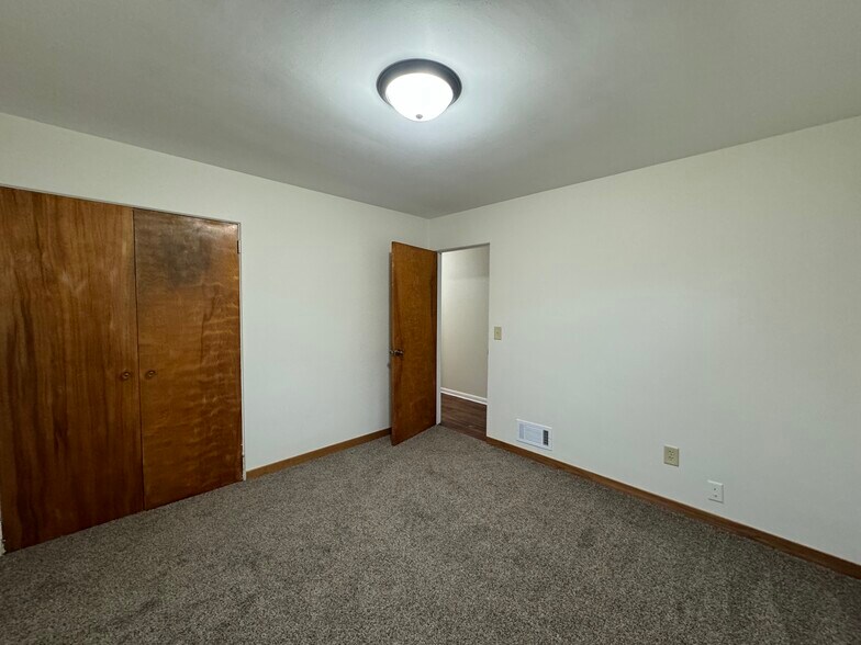 Building Photo - 2512 Henry Ave