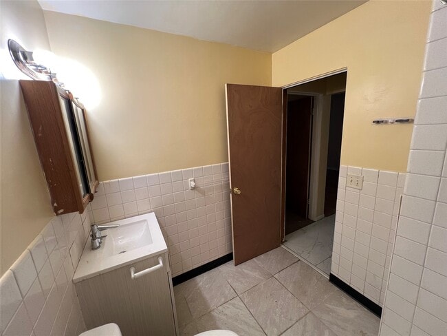 Building Photo - 134 W Main St