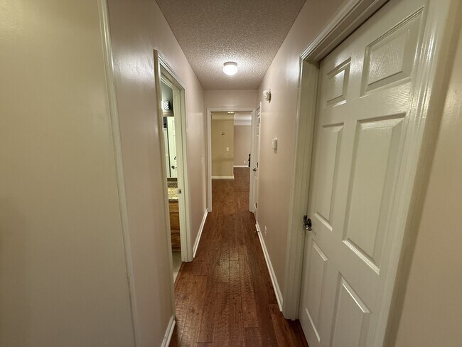 Building Photo - 1512 Barrywood Cir W