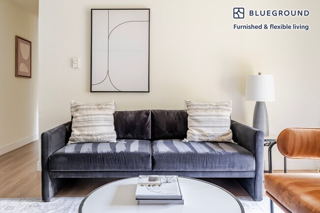 Building Photo - 1600 Villa St