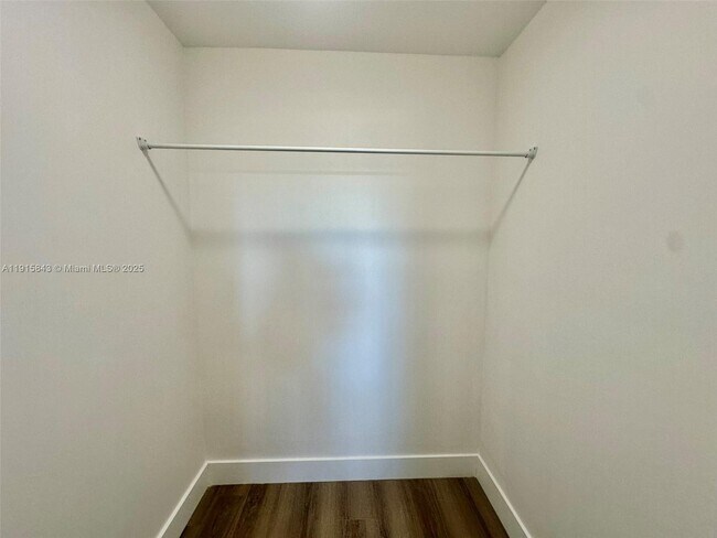 Building Photo - 2890 N Oakland Forest Dr