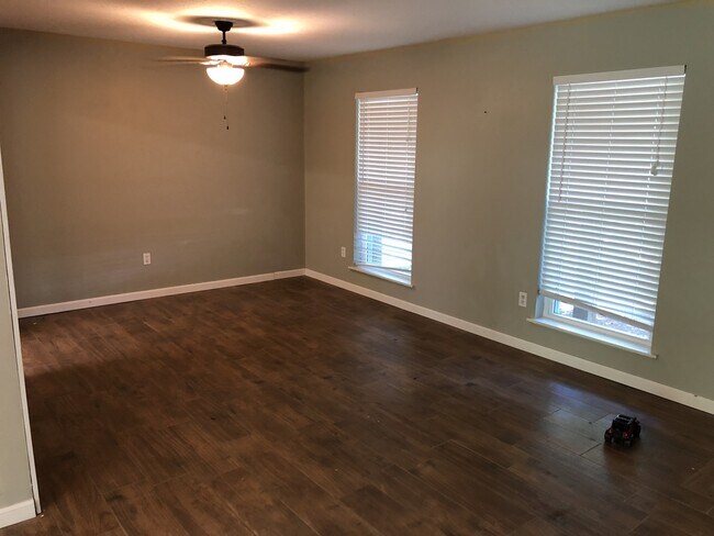 Building Photo - 157 Mackey Dr