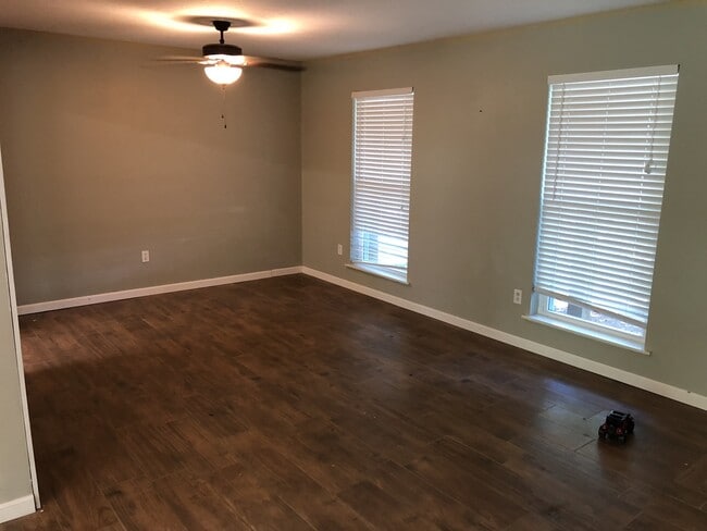 Building Photo - 3 Bed/2 Bath for rent in Madison!