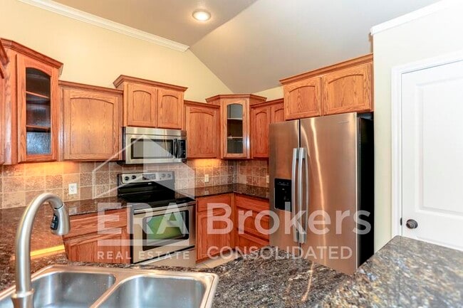 Building Photo - 2013 Drawbridge Dr