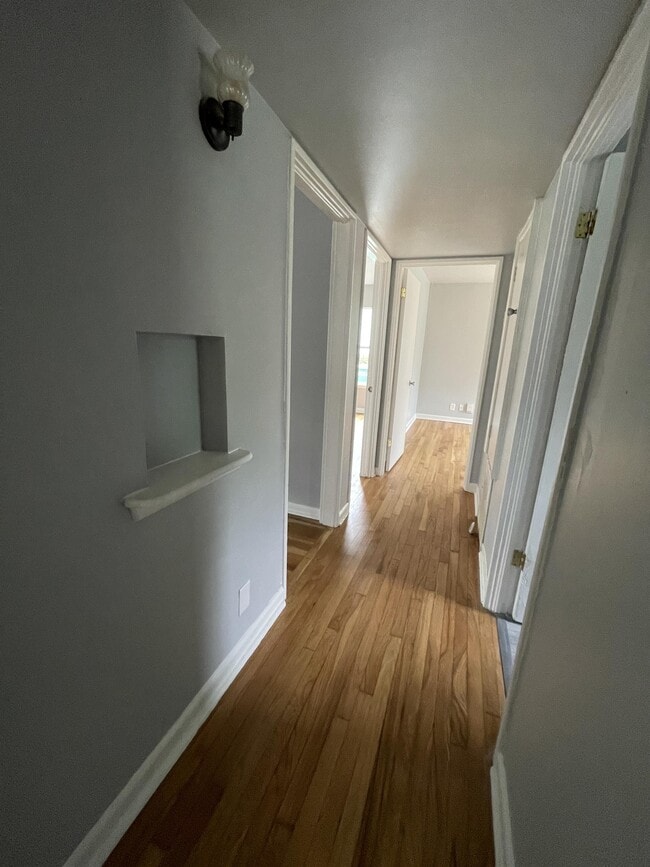 Building Photo - 258 Cresham Dr