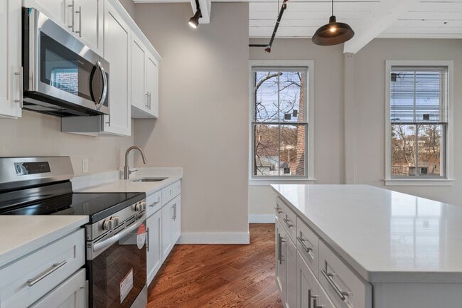 Building Photo - 34 Tremaine St