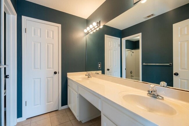 Building Photo - 8901 Splitarrow Dr