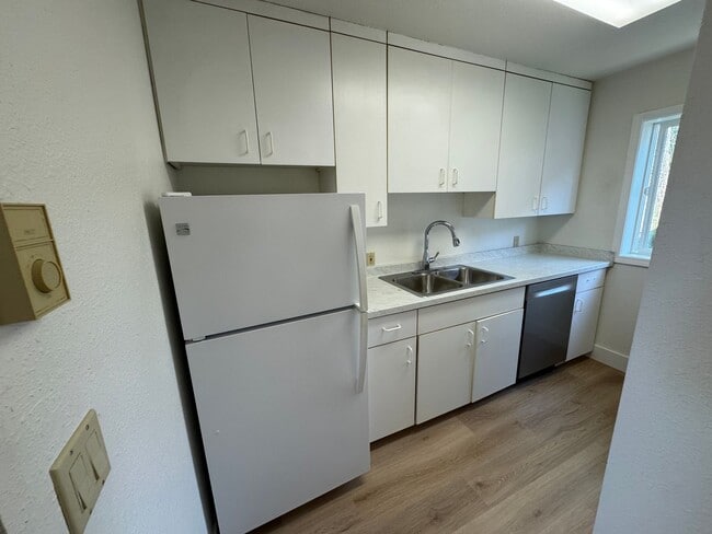 Building Photo - 1041/A/