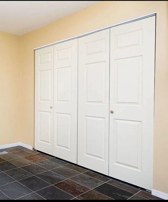 Building Photo - 441 W Blackhawk St