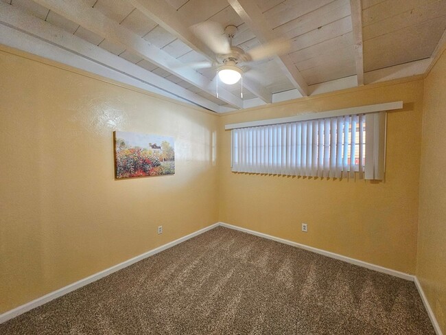 Building Photo - Large Remodeled 4 Bedroom / 2 Bath Home Re...