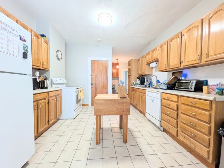 Building Photo - 30 Claflin Rd