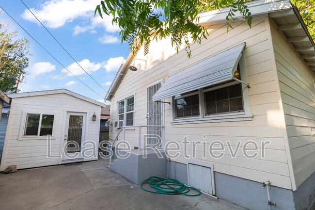 Building Photo - 703 A St