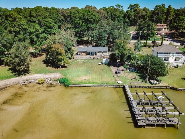 Building Photo - 150 Edgewater Way