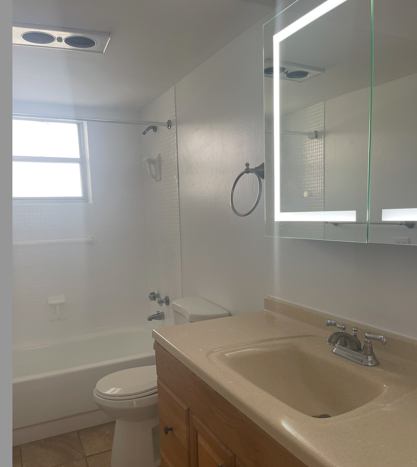 Newly resurfaced bathtub an new touch mood mirror - 3181 S Ocean Dr