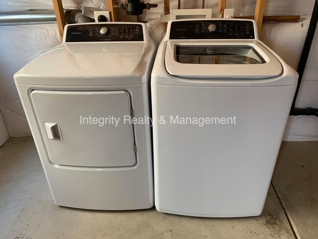 Building Photo - 9931 Saybrook St