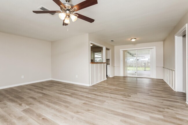 Building Photo - 500 Fern Ave