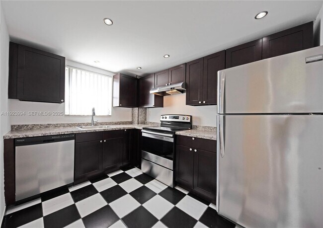 Building Photo - 4142 N Jefferson Ave