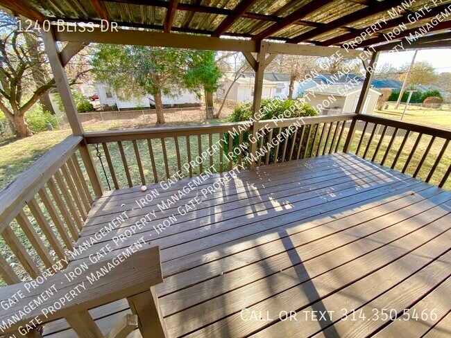 Building Photo - Beautiful House For Rent 2 Bedroom
