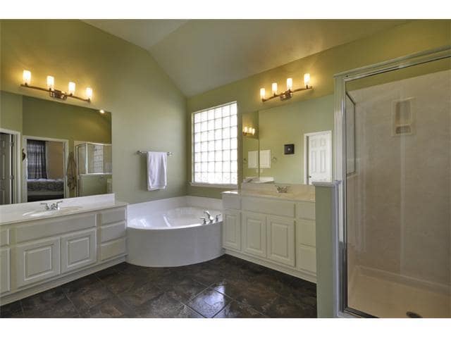 Building Photo - 10205 Medinah Greens Dr