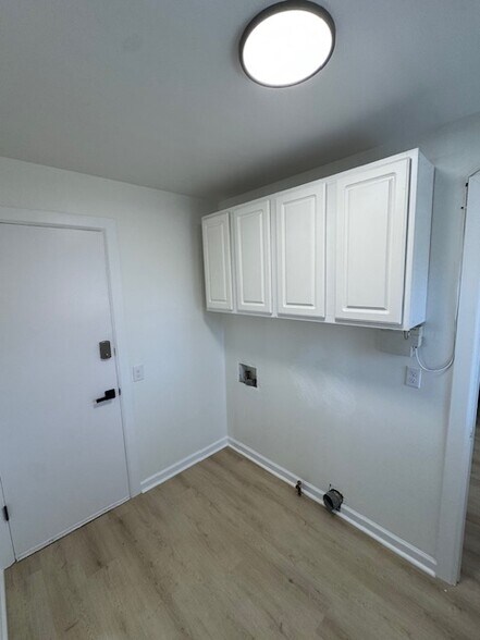 Building Photo - 1540 S Bellaire St