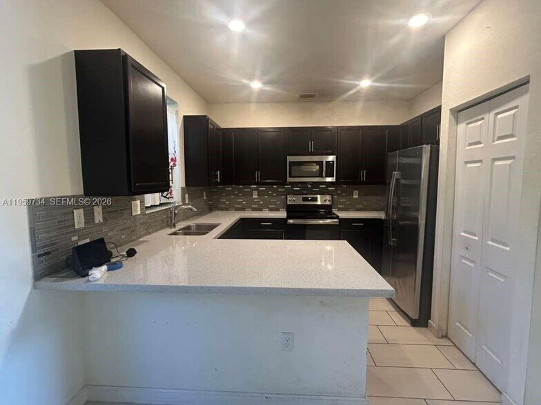 Building Photo - 6501 N Anise Ct