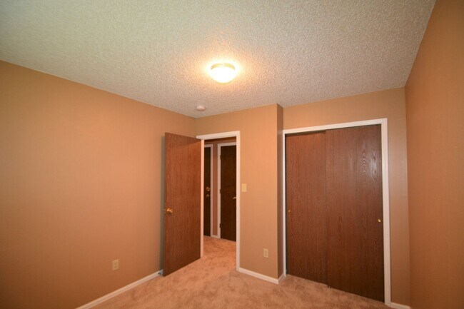 Building Photo - 4618 Excalibur Ct