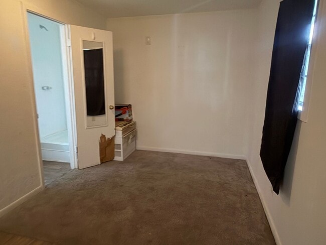 Building Photo - FOR RENT IN DUSON!