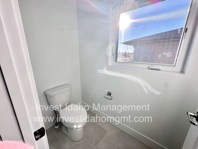 Building Photo - Beautiful less than a year old Luxury home available!