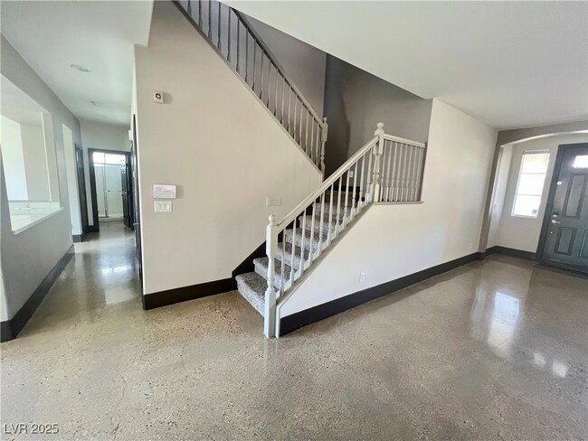 Building Photo - 604 Celso Ct