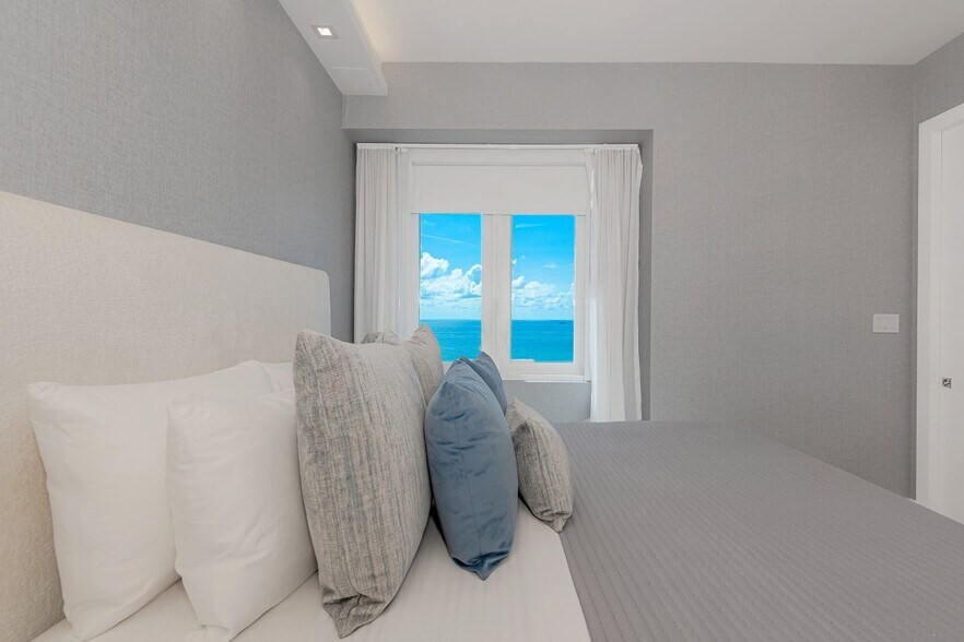 Building Photo - 2301 Collins Ave