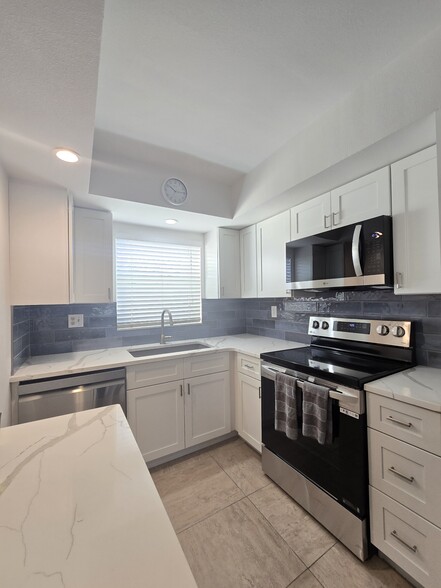 brand new kitchen - 9200 Midnight Pass Rd