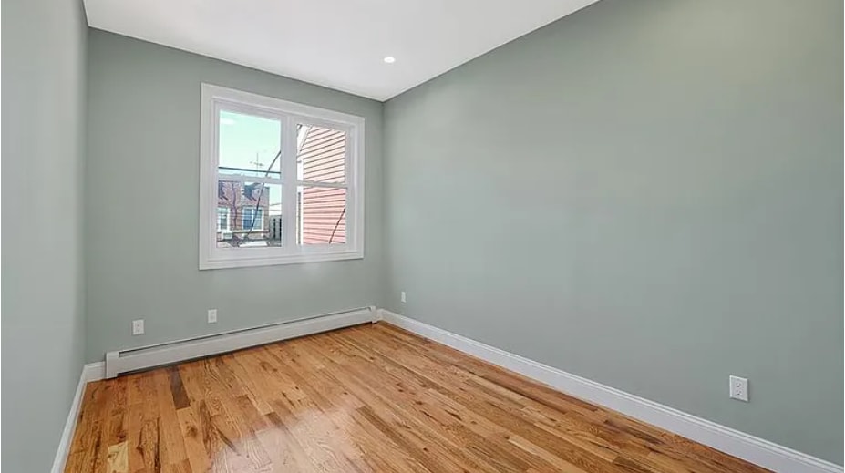 Building Photo - 197 E 55th St