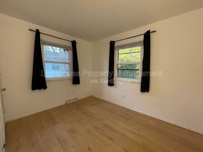 Building Photo - 4211 Beechmount Ave