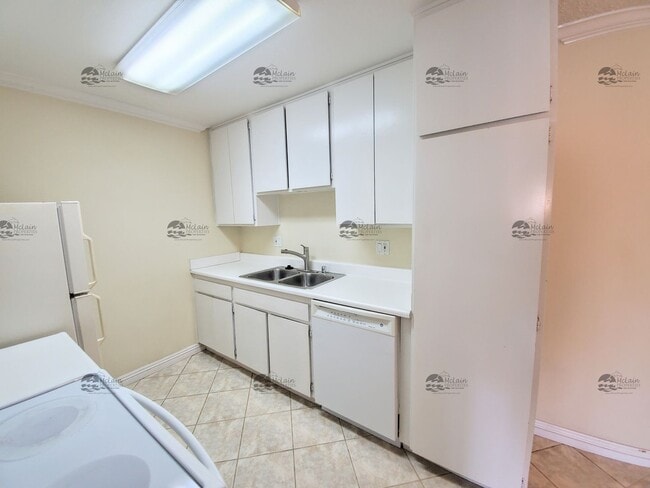 Building Photo - 1 Bed/1Bath in The Grove Gated Carlsbad Co...
