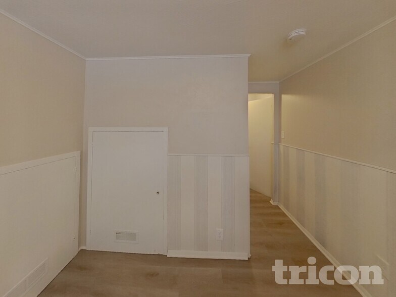 Building Photo - 2011 N Circle Dr