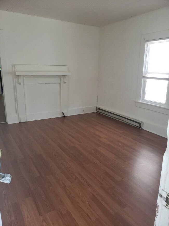 Building Photo - 3 Bedroom, 1.5 Bath Home