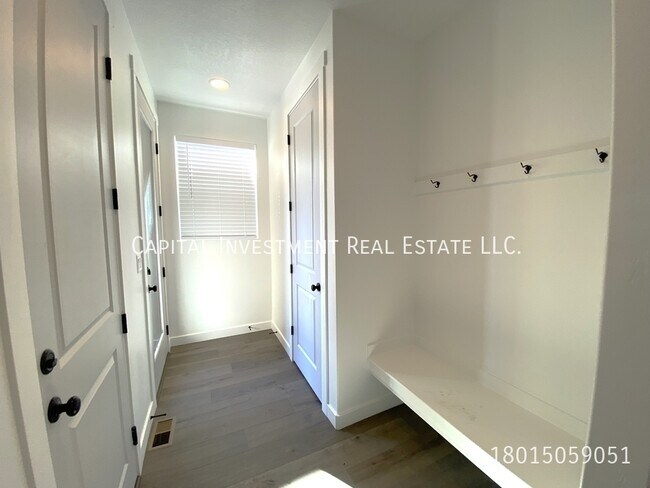 Building Photo - 11541 Engelmann Dr