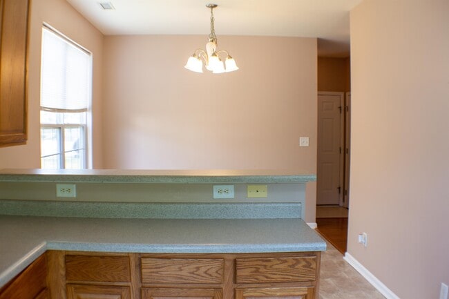 Building Photo - 5145 Mabe Dr