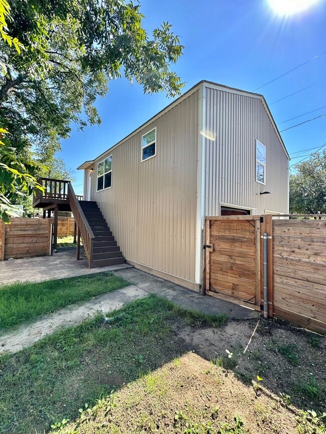 Building Photo - COMING OCTOBER 2025 - Spacious 1-Bedroom A...