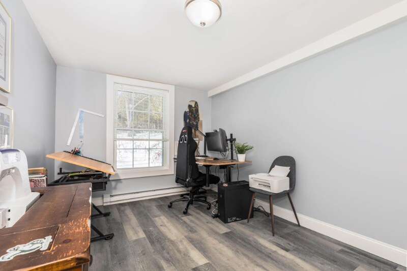 Building Photo - 730 Mammoth Rd