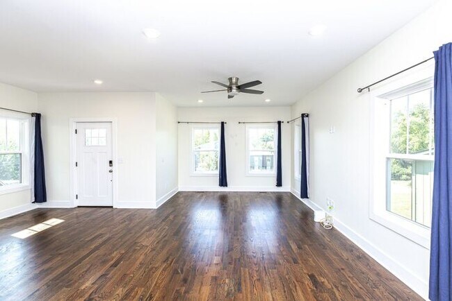 Building Photo - Beautiful Modern Home in East Nashville