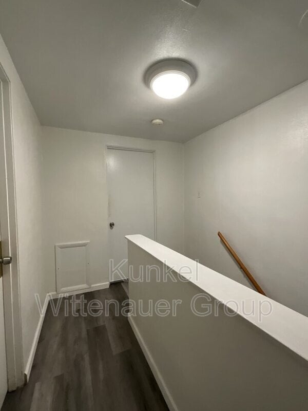 Building Photo - 210 Howard Dr