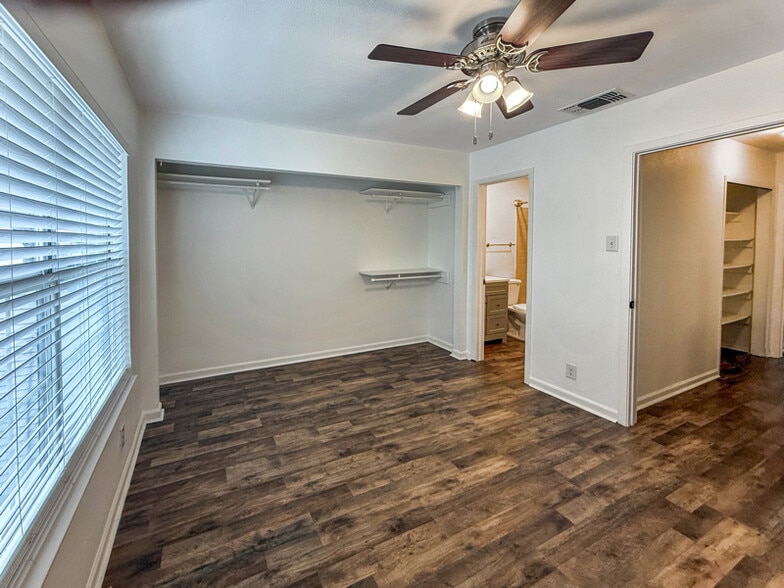 Building Photo - 12273 Apricot Dr