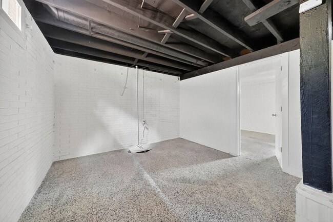 Building Photo - 706 S 15th St