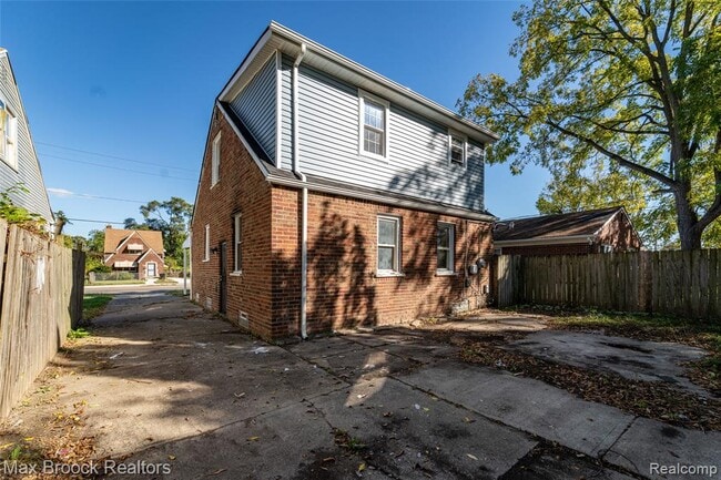 Building Photo - 9327 Schaefer Hwy